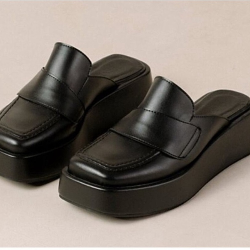 SVEGAN Tempera Vegan
Leather Mule Loafer
Black Casual Wardrobe